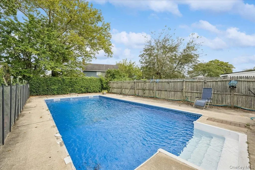 27 Mell Drive North Babylon NY 11703