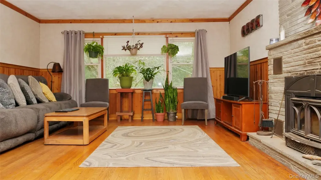 43 Cardinal Road Hyde Park NY 12538