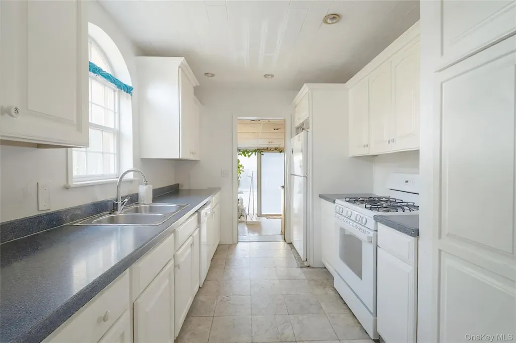 75 Peninsula Boulevard Valley Stream NY 11581