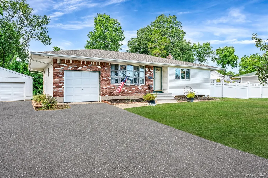 14 Mangin Road Commack NY 11725