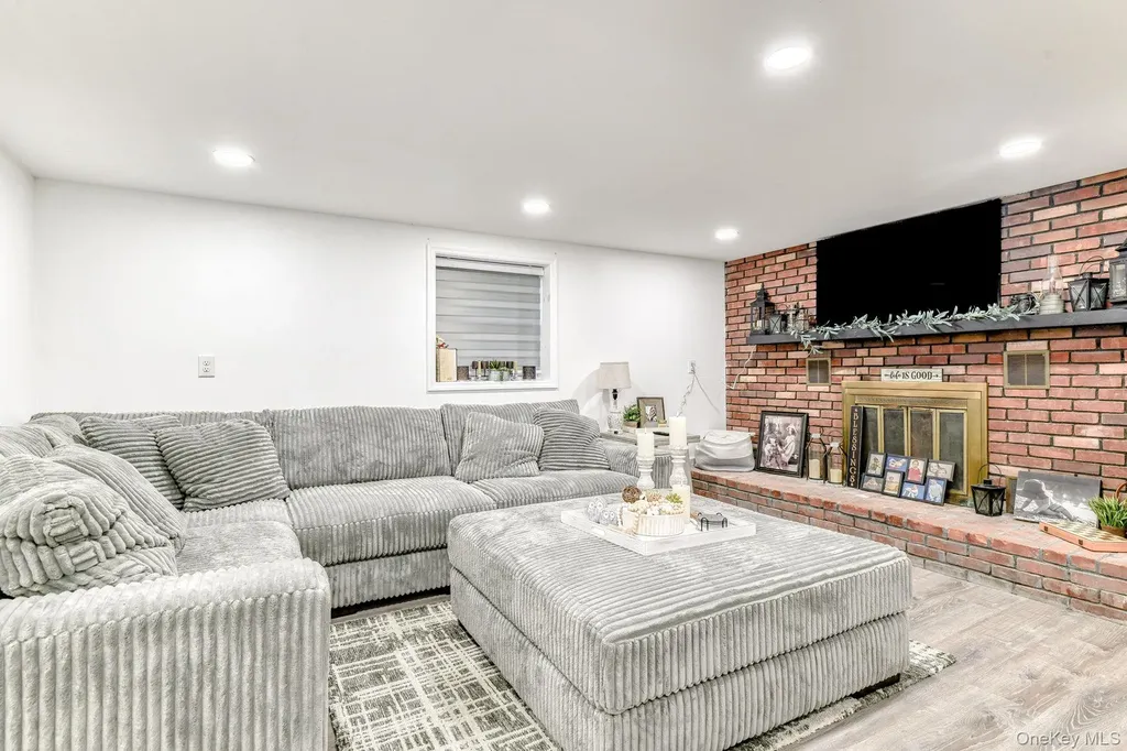 17 Pine Court Middletown NY 10941