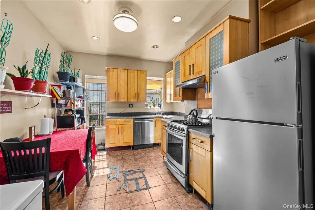 124 Grove Street Brooklyn NY 11221