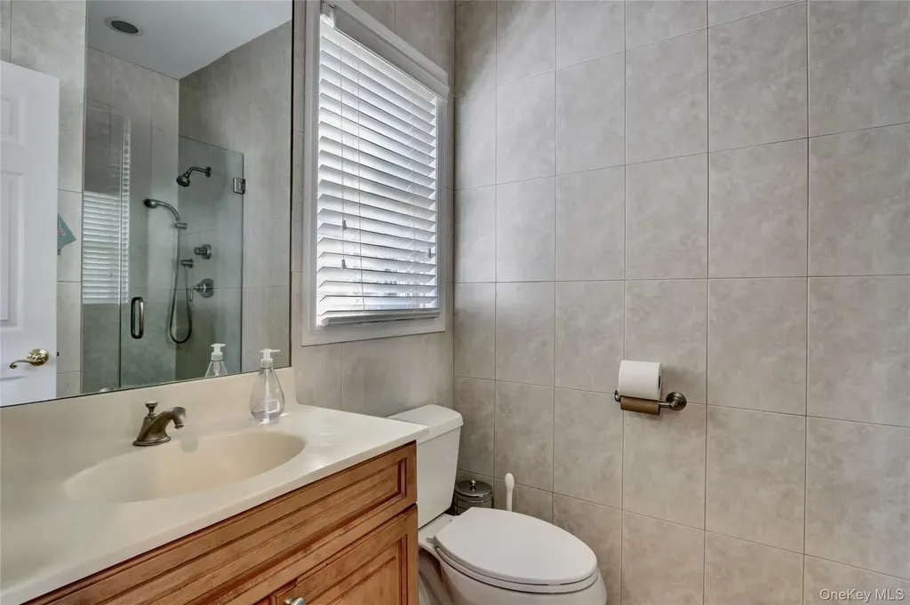 18 Hamlet Drive Plainview NY 11803