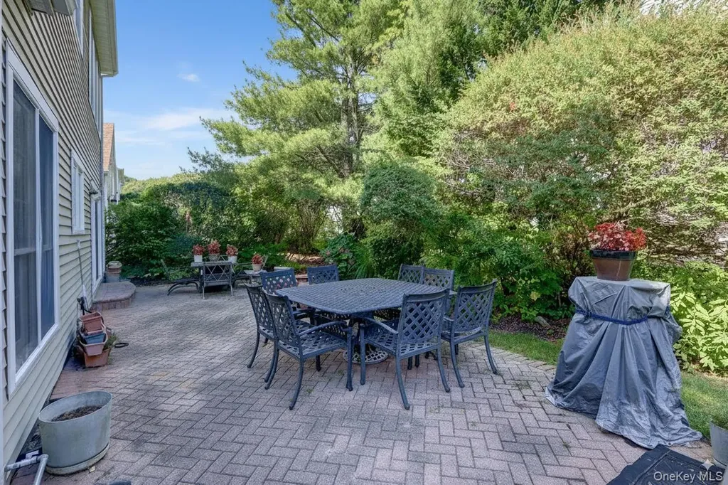 18 Hamlet Drive Plainview NY 11803