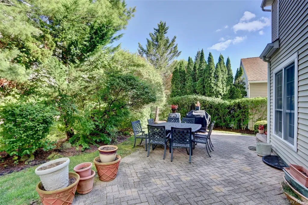 18 Hamlet Drive Plainview NY 11803