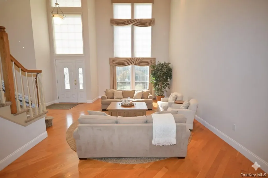 18 Hamlet Drive Plainview NY 11803