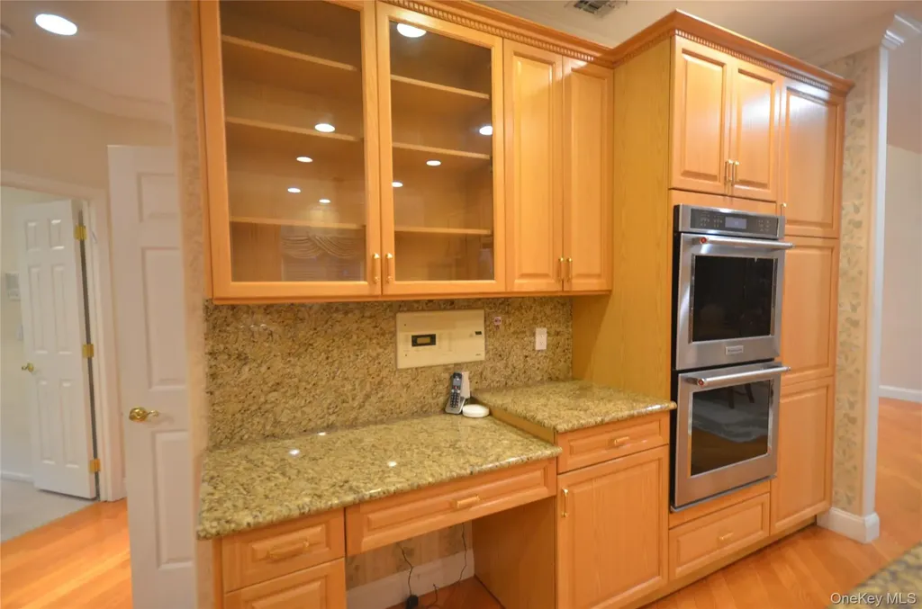 18 Hamlet Drive Plainview NY 11803