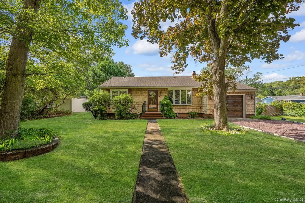362 W Woodside Avenue Patchogue NY 11772