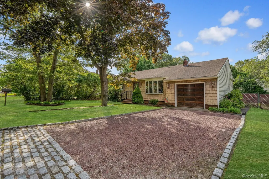 362 W Woodside Avenue Patchogue NY 11772