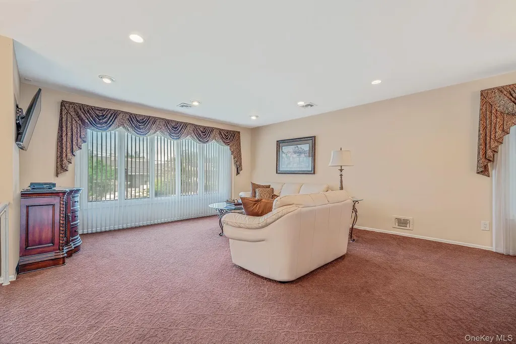 2468 Riviera Lane Bellmore NY 11710