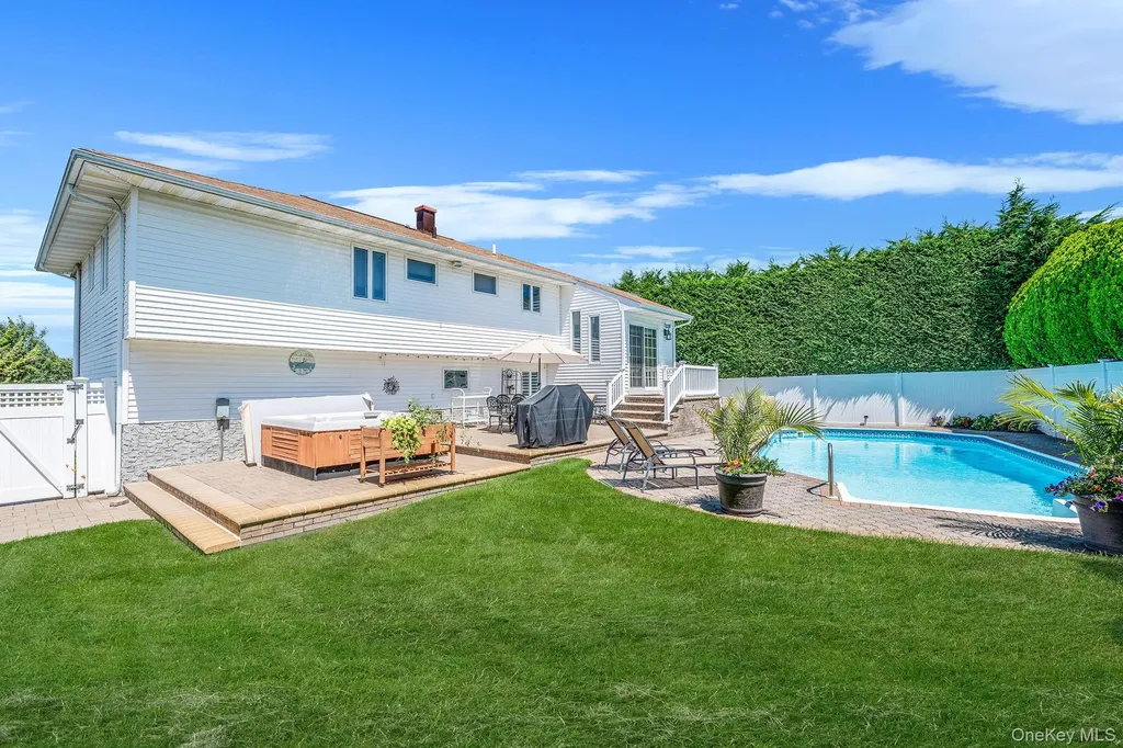 2468 Riviera Lane Bellmore NY 11710