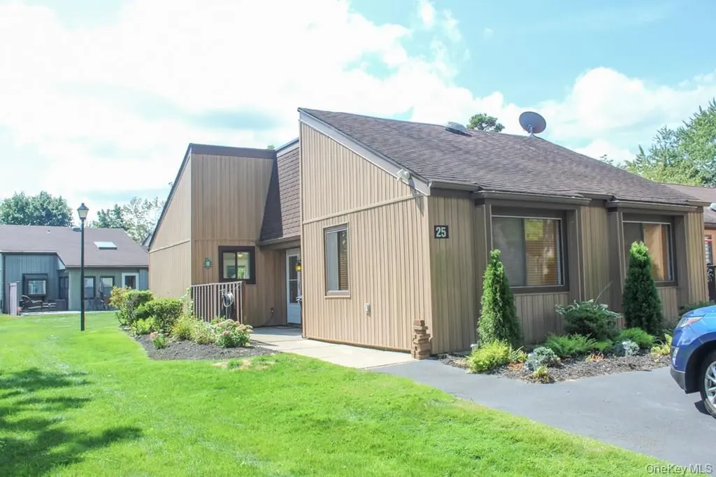 25 Strathmore Gate Drive Stony Brook NY 11790