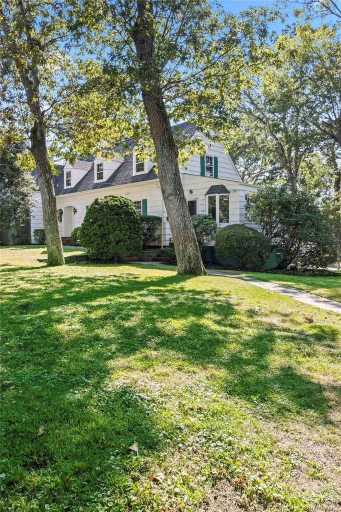 108 Shore Road Patchogue NY 11772
