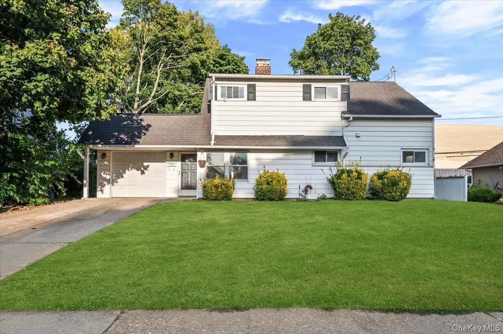119 Hamlet Road Levittown NY 11756
