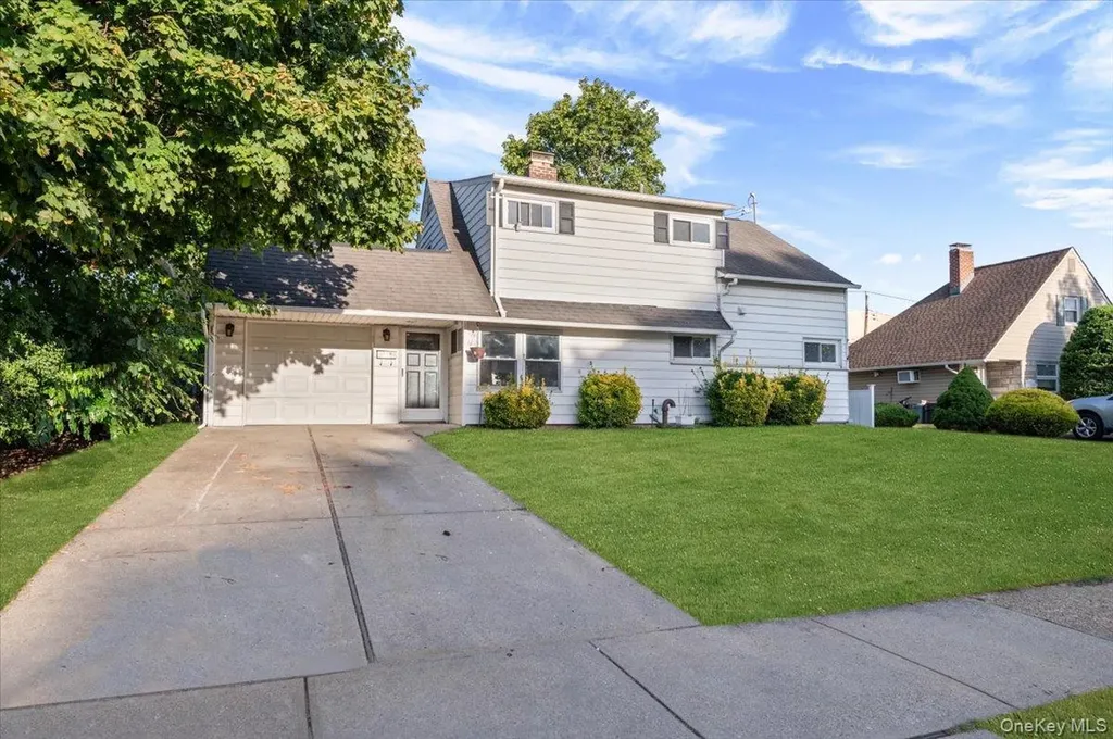 119 Hamlet Road Levittown NY 11756