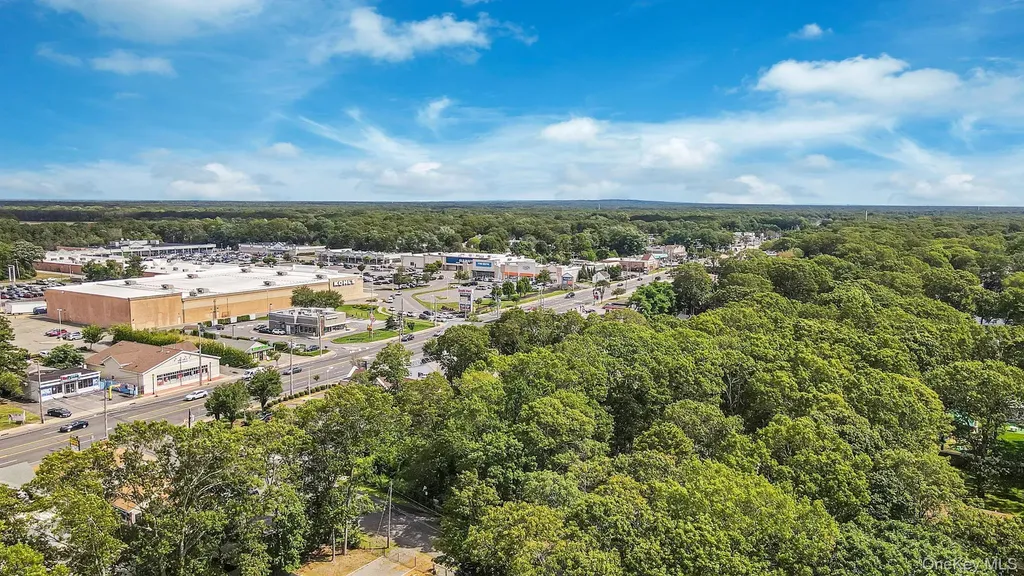 V/l Versa Place Shirley NY 11967