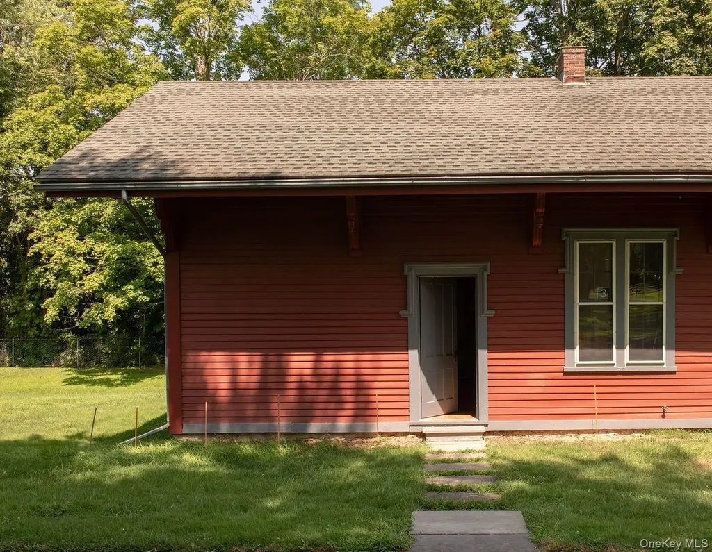 33 Maple Avenue Claverack NY 12513