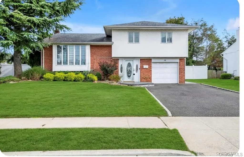 12 Julliard Drive Plainview NY 11803