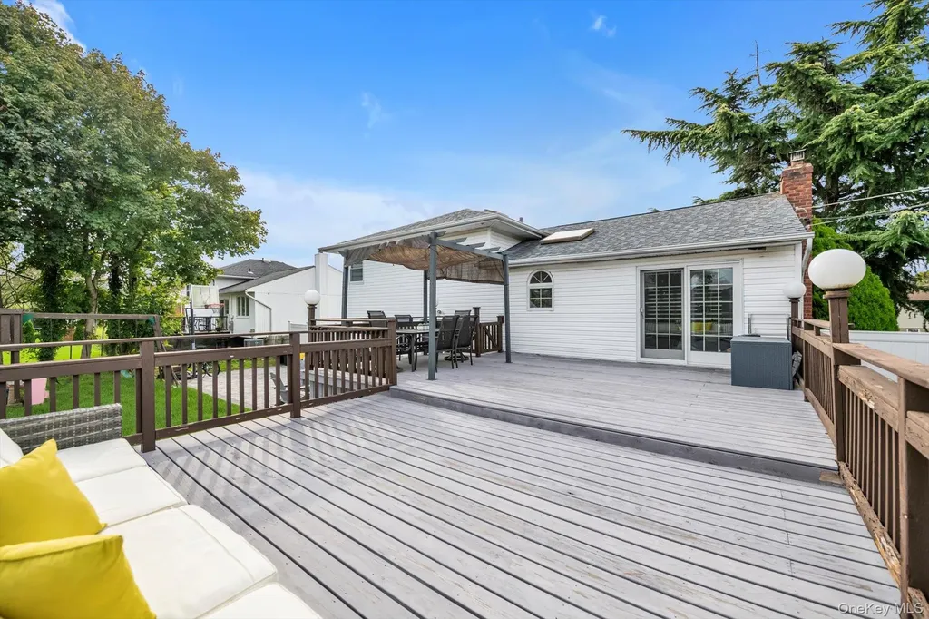 12 Julliard Drive Plainview NY 11803