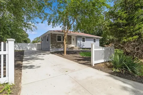 509 Hampton Avenue Bellport NY 11713