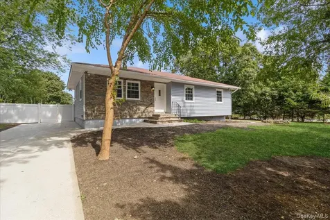 509 Hampton Avenue Bellport NY 11713