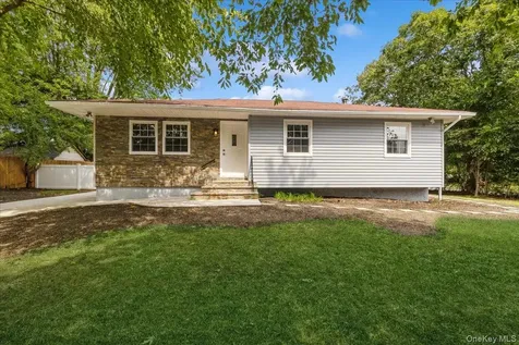 509 Hampton Avenue Bellport NY 11713