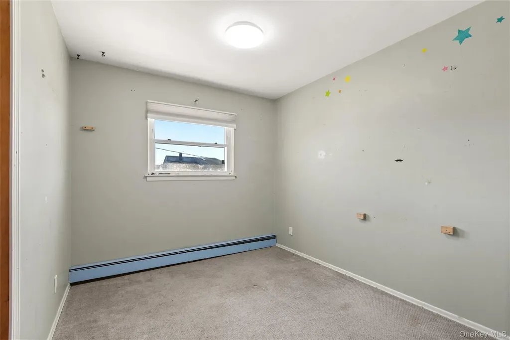 10 Pine Place Lindenhurst NY 11757