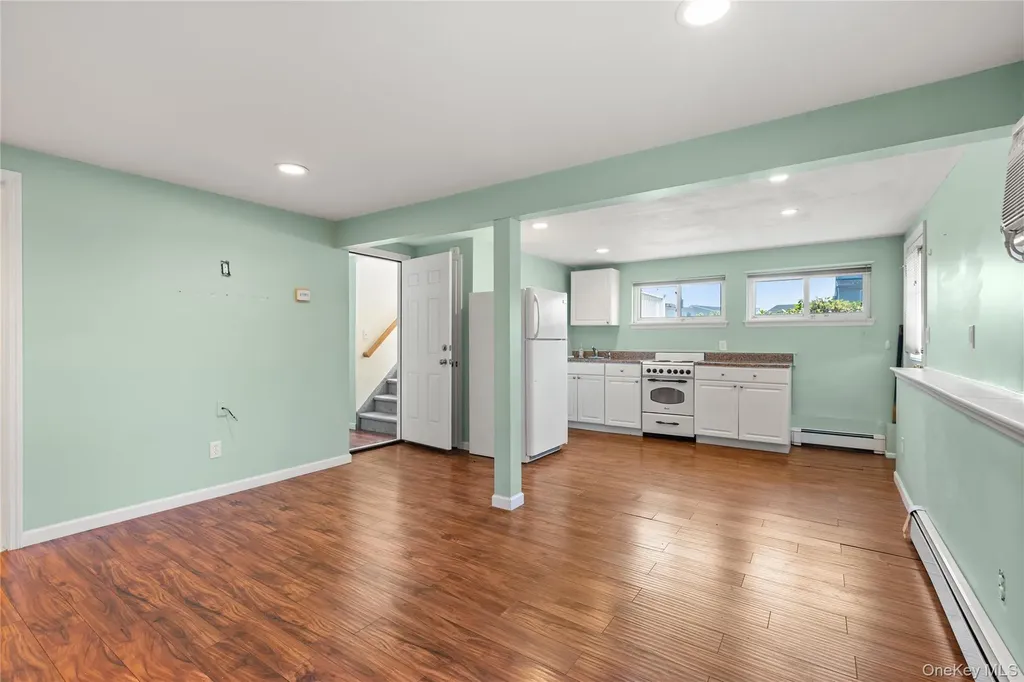 10 Pine Place Lindenhurst NY 11757
