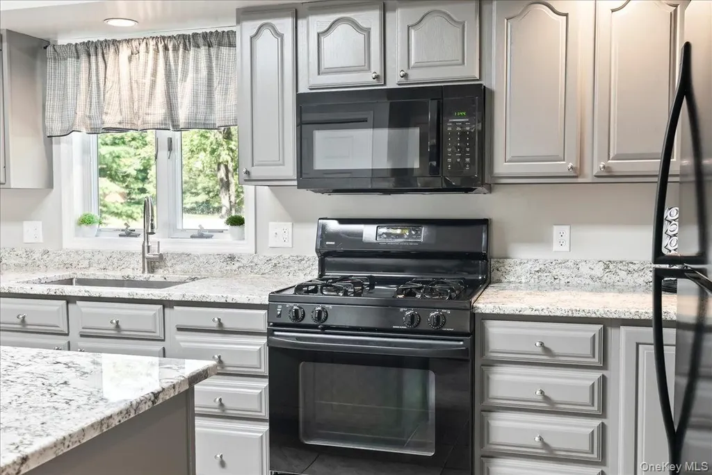 29 Stone Mountain Road Cairo NY 12473