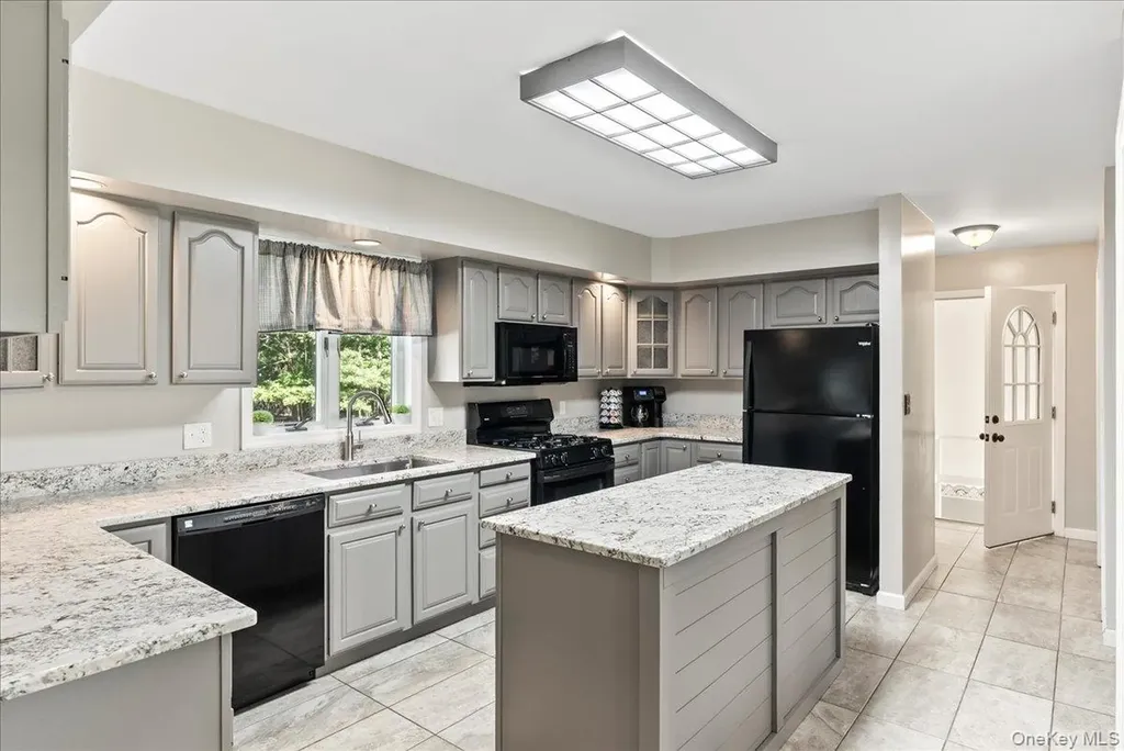 29 Stone Mountain Road Cairo NY 12473