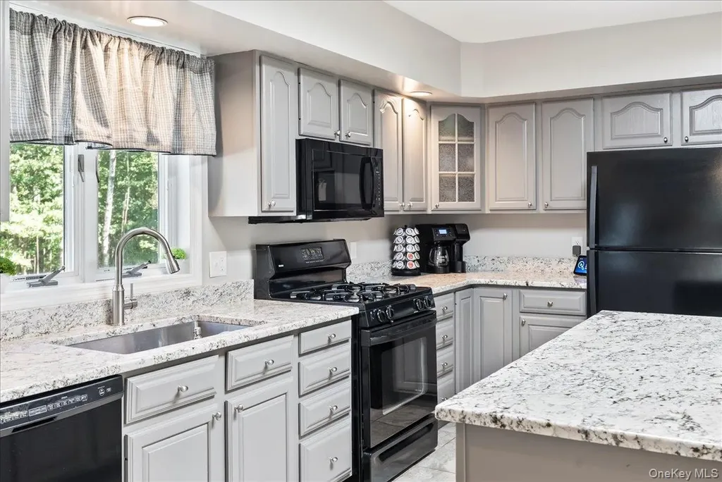 29 Stone Mountain Road Cairo NY 12473