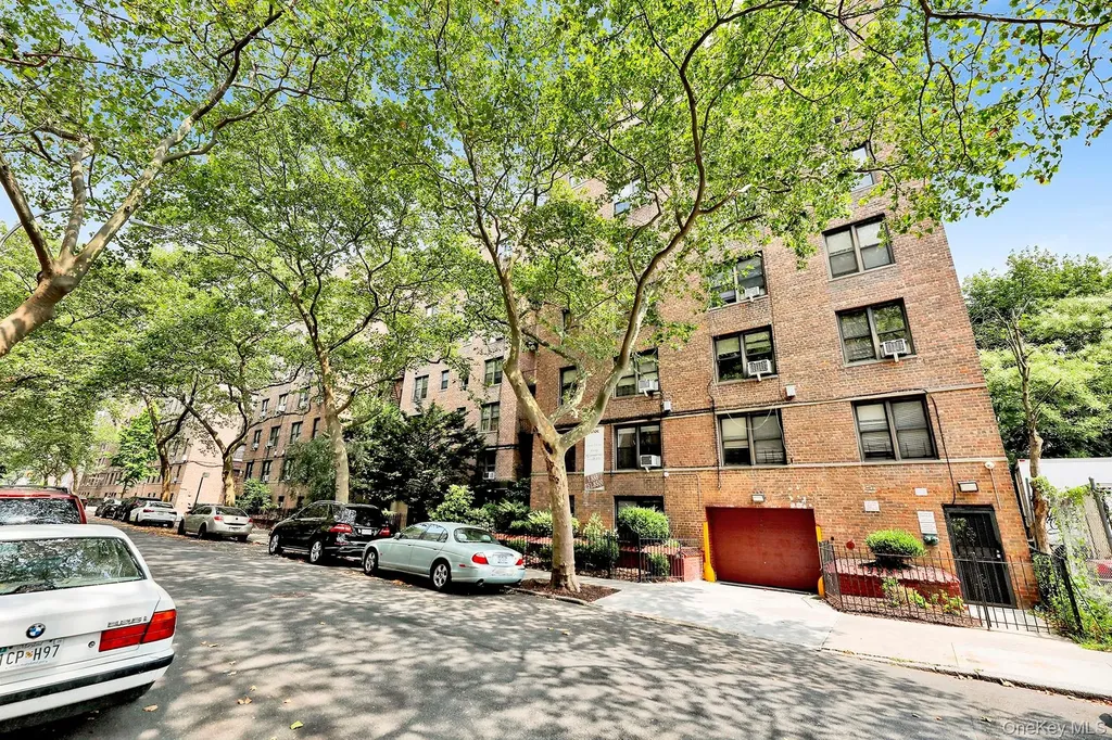285 E 35th Street Brooklyn NY 11203