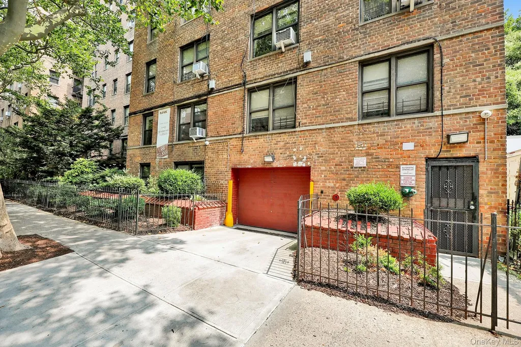 285 E 35th Street Brooklyn NY 11203