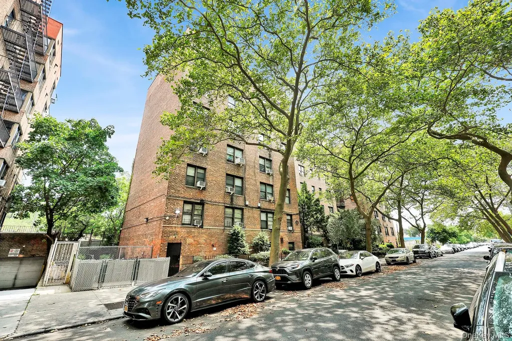 285 E 35th Street Brooklyn NY 11203