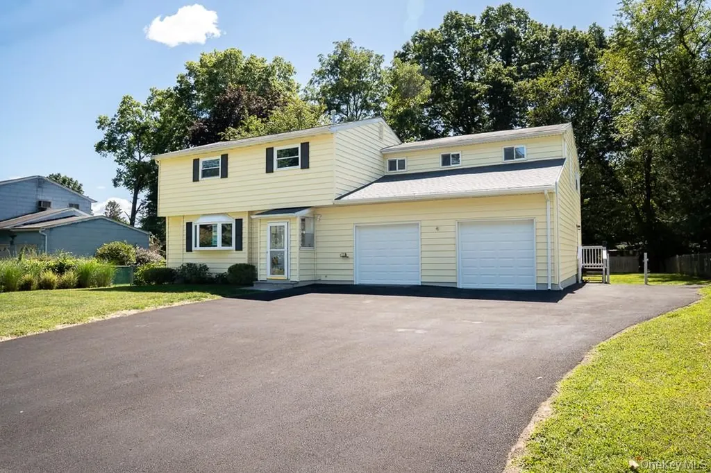 25 Robin Road Poughkeepsie NY 12601