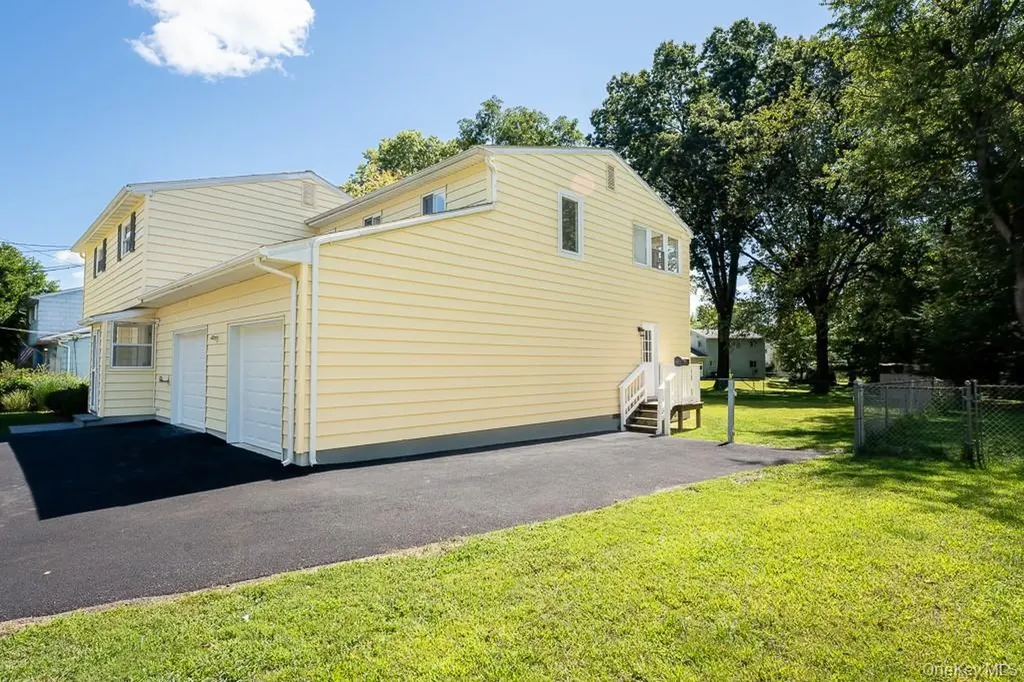 25 Robin Road Poughkeepsie NY 12601