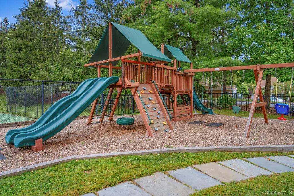 30 Rambling Brook Road Chappaqua NY 10514