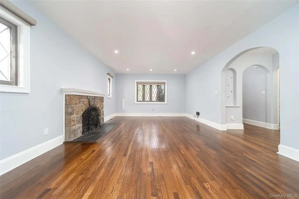 22 Andover Lane Manhasset NY 11030