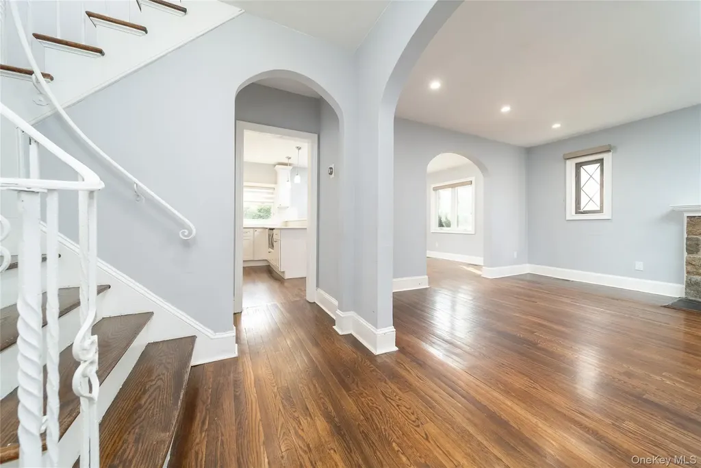 22 Andover Lane Manhasset NY 11030