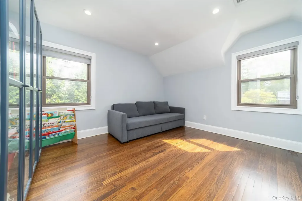 22 Andover Lane Manhasset NY 11030