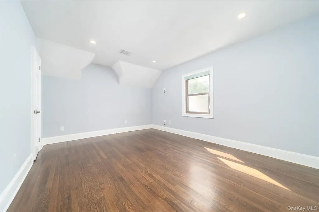 22 Andover Lane Manhasset NY 11030