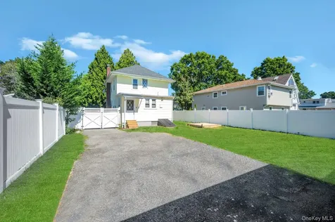 2780 Natta Boulevard Bellmore NY 11710