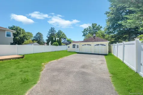 2780 Natta Boulevard Bellmore NY 11710