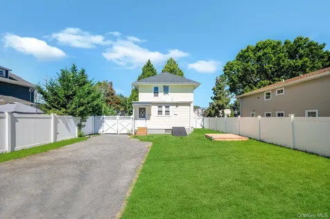 2780 Natta Boulevard Bellmore NY 11710