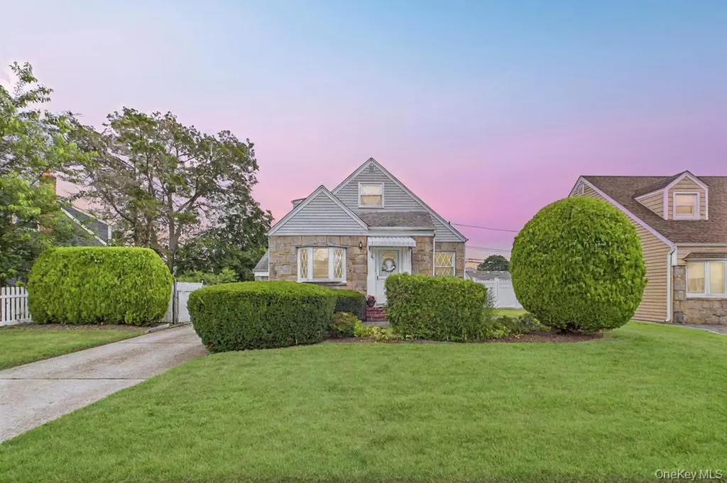 81 Cedarlawn Boulevard Valley Stream NY 11580