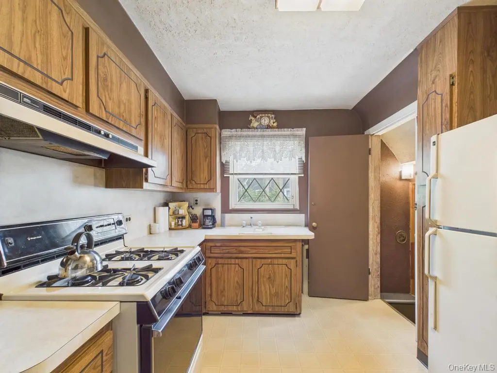 81 Cedarlawn Boulevard Valley Stream NY 11580