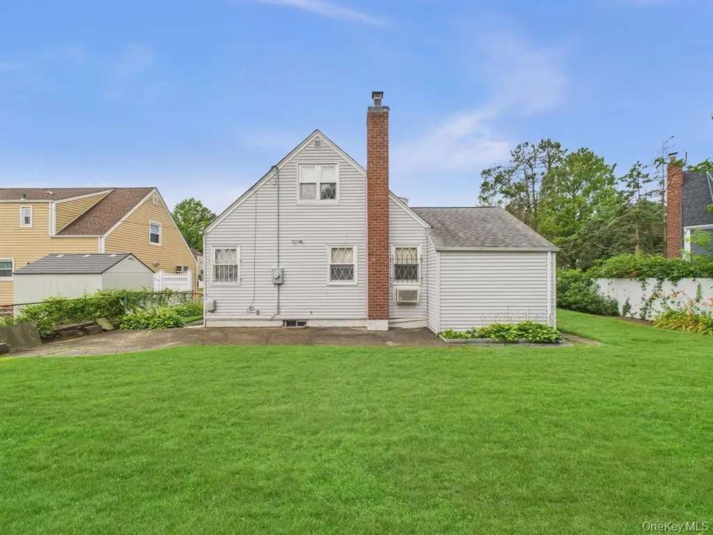 81 Cedarlawn Boulevard Valley Stream NY 11580
