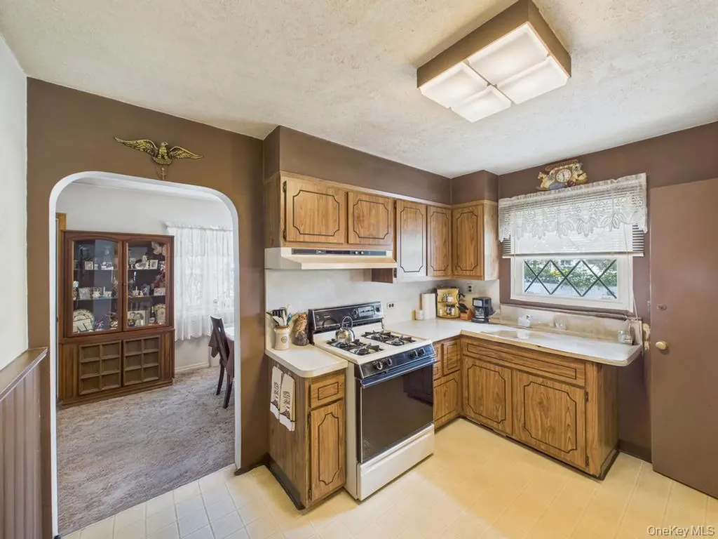 81 Cedarlawn Boulevard Valley Stream NY 11580