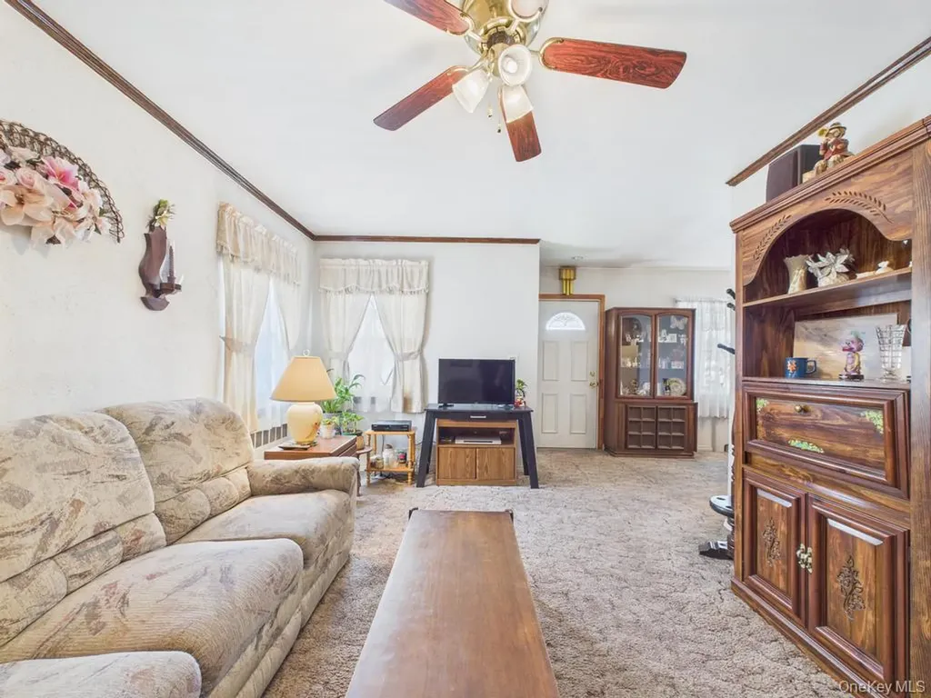 81 Cedarlawn Boulevard Valley Stream NY 11580