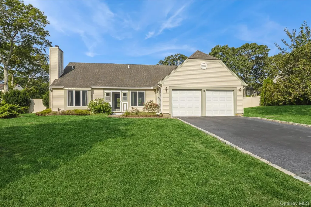10 Royal Drive Coram NY 11727